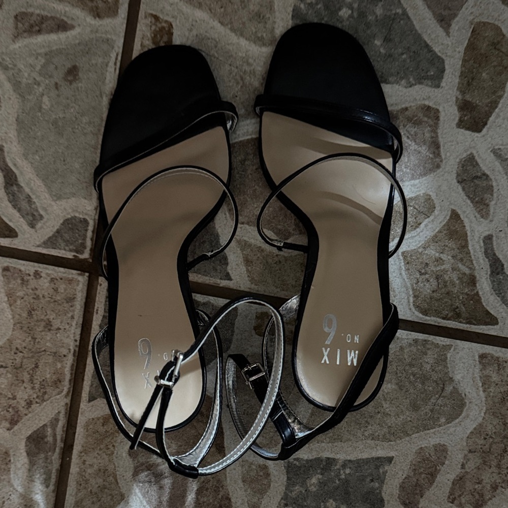 NWOT Mix No. 6 Elegant Black Strappy Sandals
